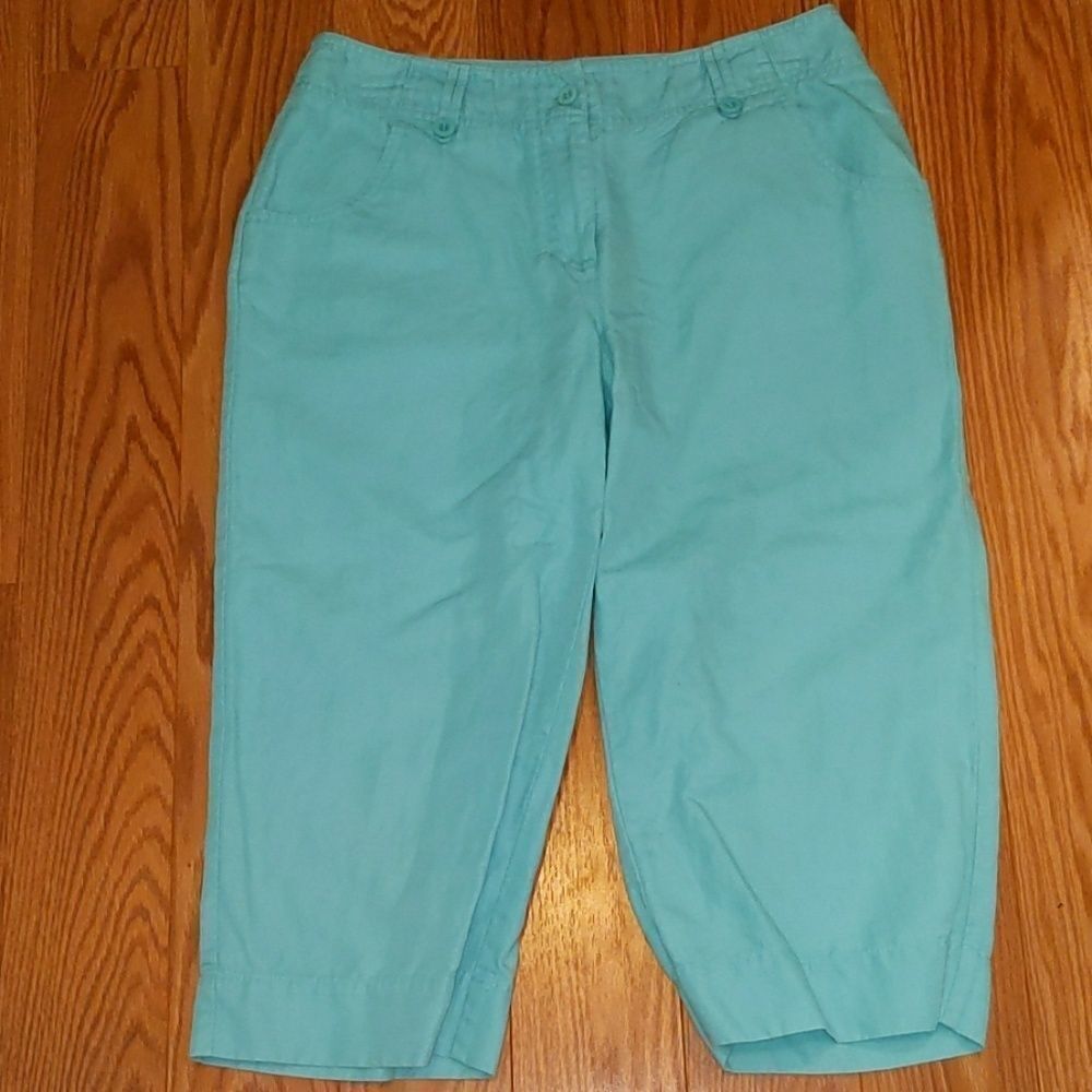 Christopher & Banks linen  light blue capris  Sz 6  EUC